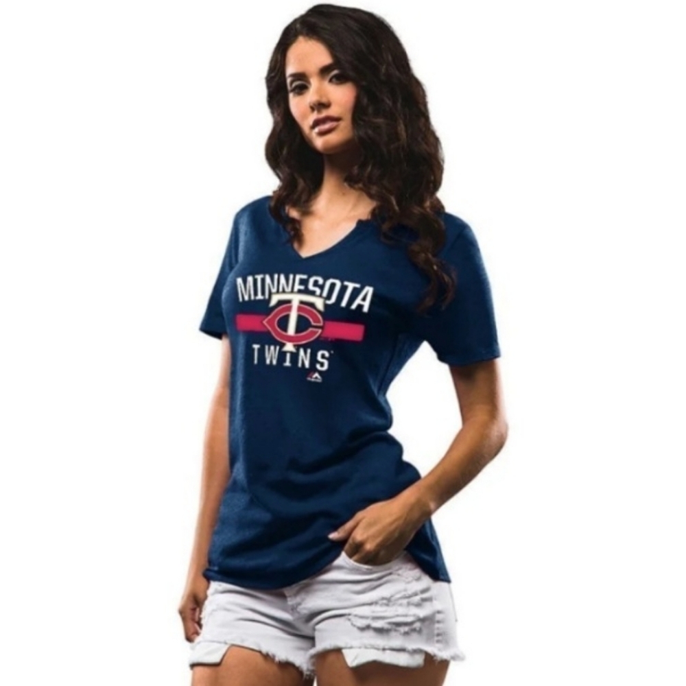 NWT! ⚾ Official MLB | Minnesota Twins | Women's V-Neck Tee